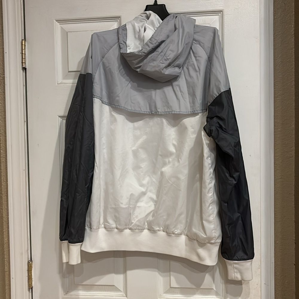 Men’s Nike hooded wind breaker athletic  jacket gray and white medium - Picture 4 of 5